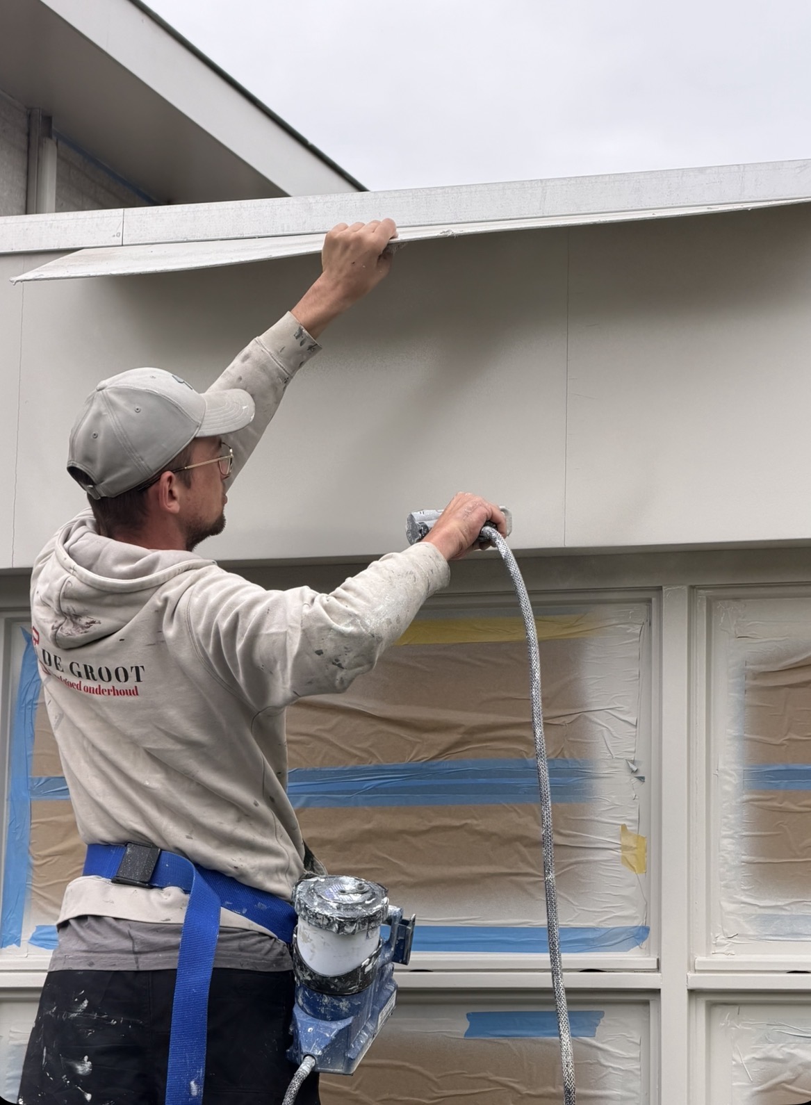 Airless schilderen van een gevel